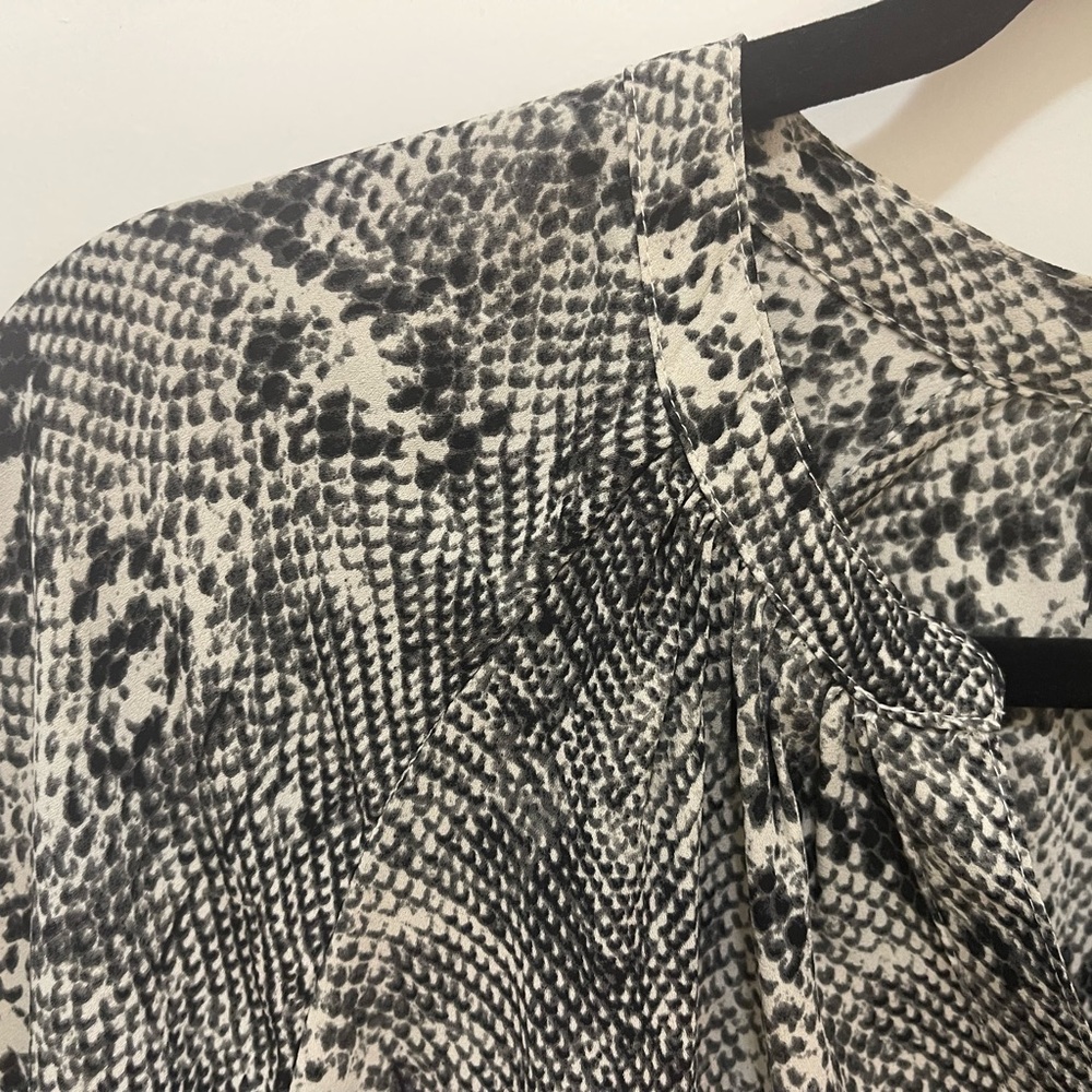 J. Crew Gray, White and Black Snake Skin Print Long Sleeve Blouse - Shirt size S - Picture 7 of 13